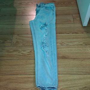 Light washed Ripped Mom jeans